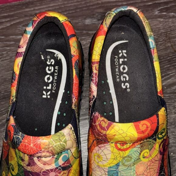 Klogs colorful swirls print shoes. Size 6.5. - Picture 5 of 8